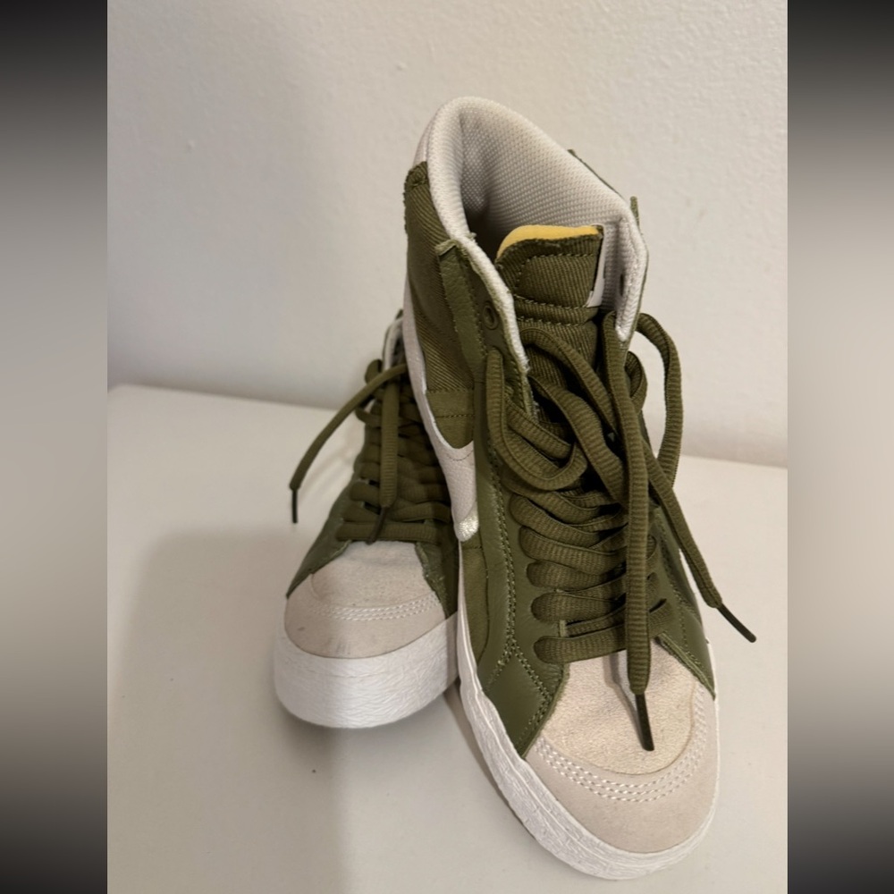 Nike SB Zoom Blazer Mid Olive Green Mens